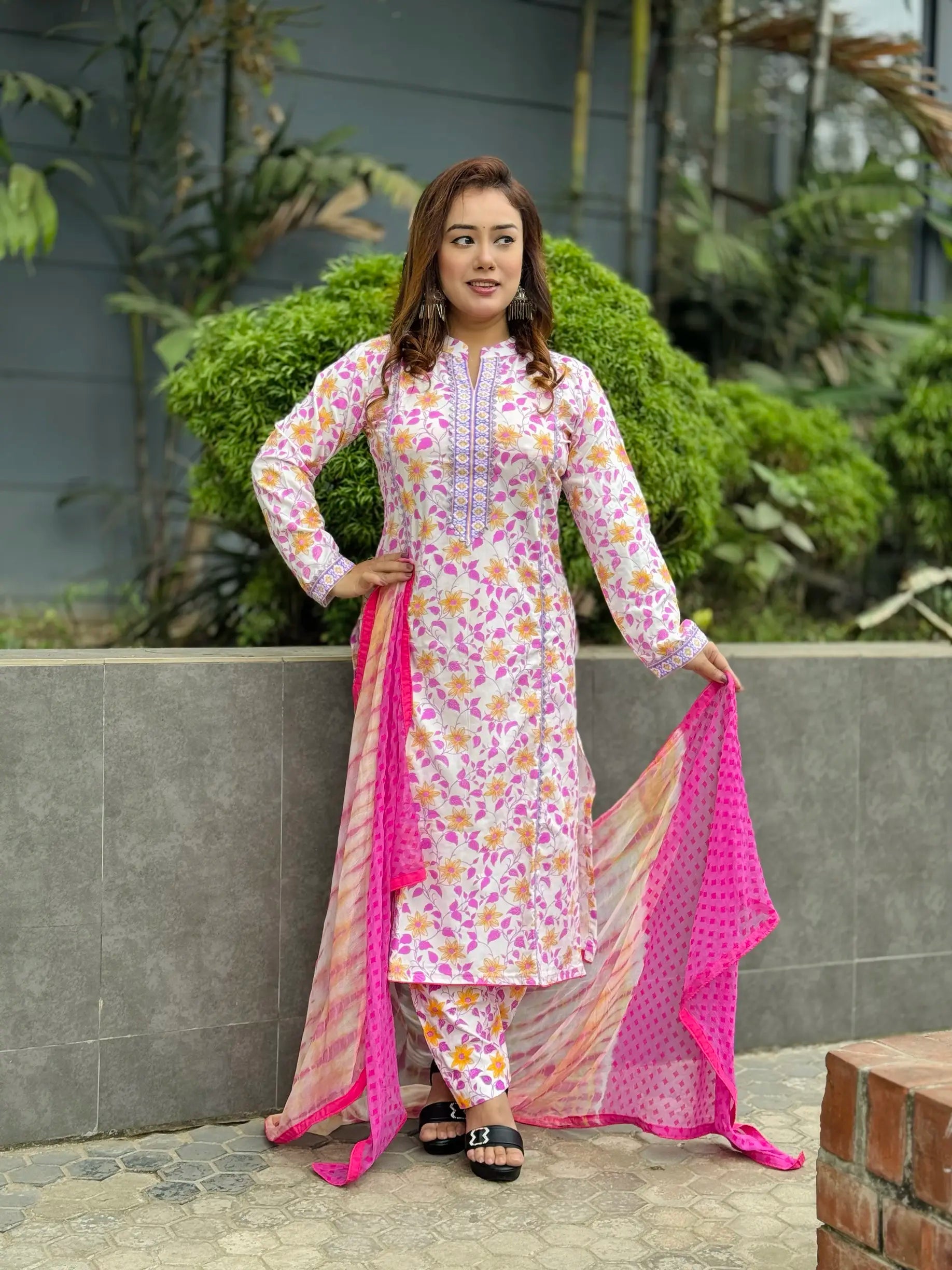 White Floral Printed Salwar Kameez Set with Pink Dupatta – Elegant Ethnic Wear