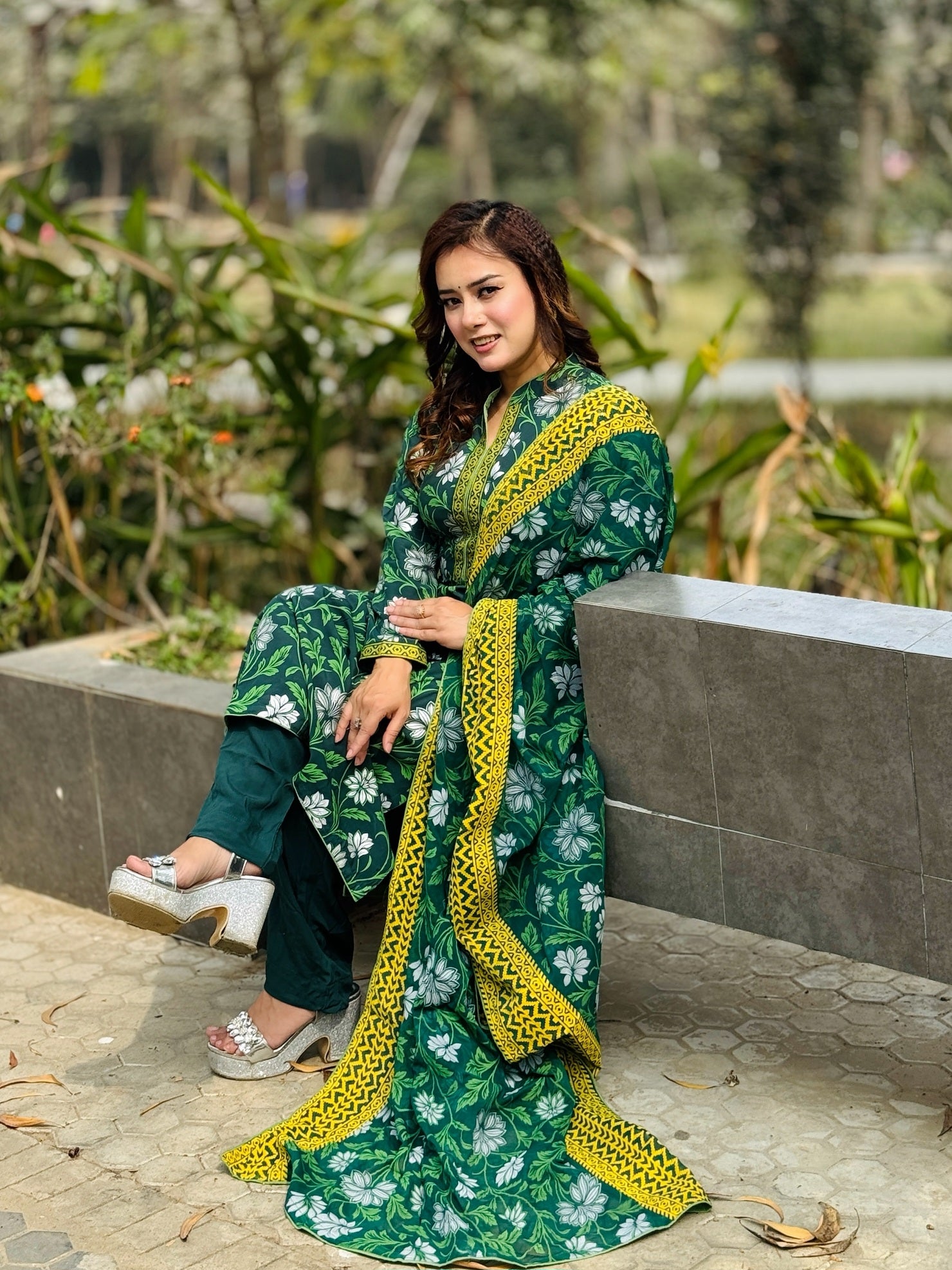 Green Linen Screen Printed Dress - SaimaFashion