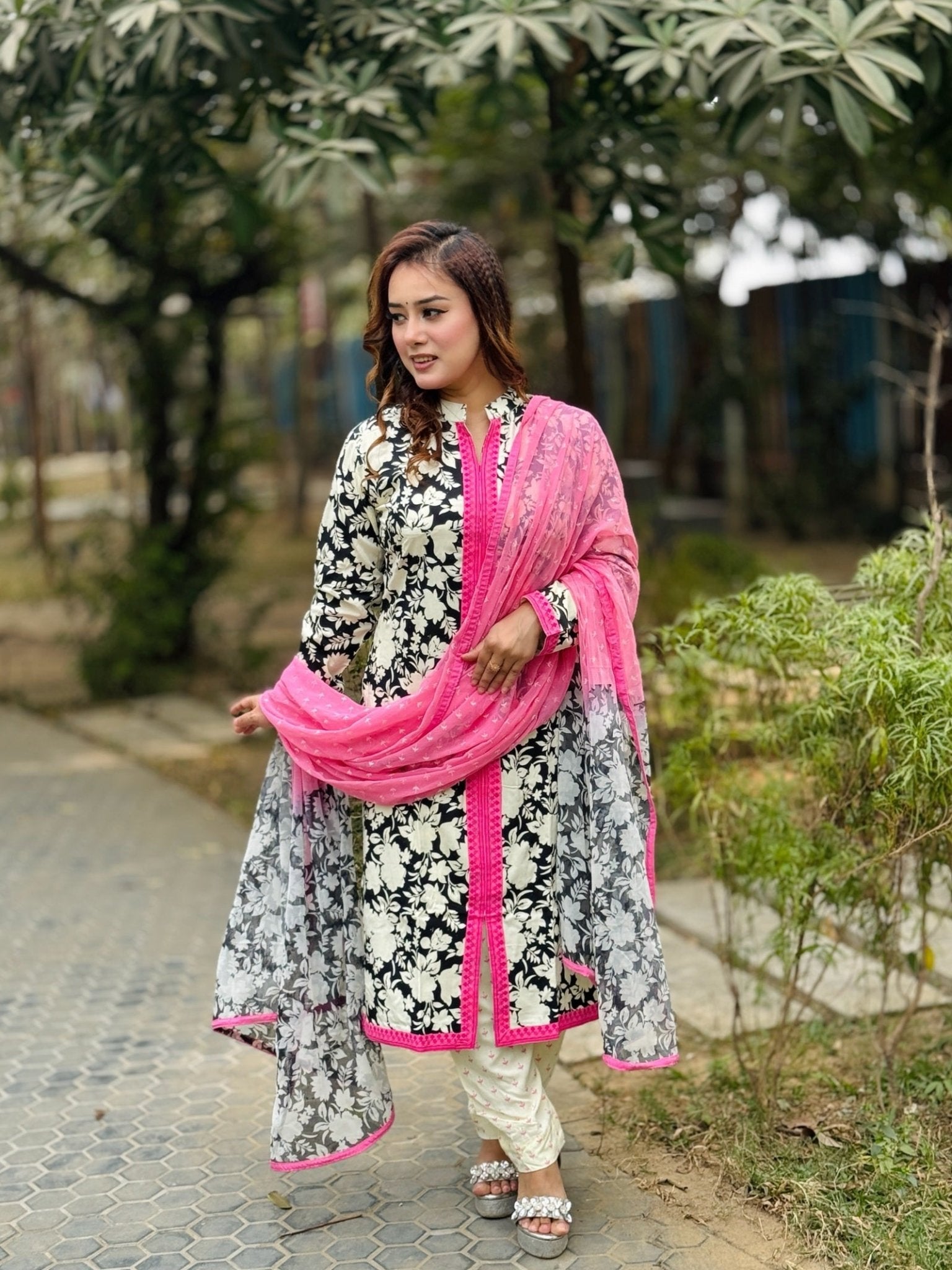 Lilen Fabric Shalwar Kameez Set - SaimaFashion