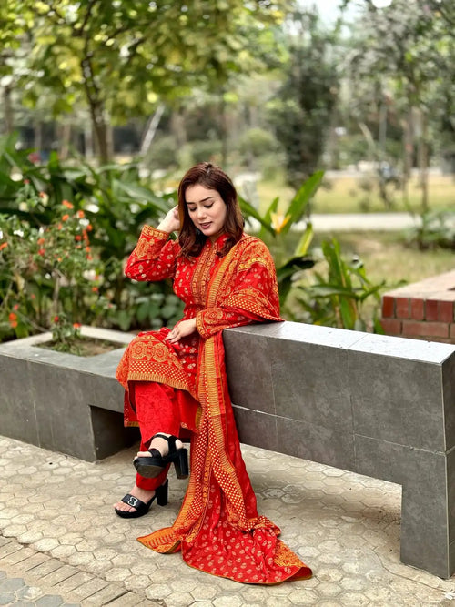 cotton fabric screen printed shalwar Kameez set comes with printed chiffon dupatta