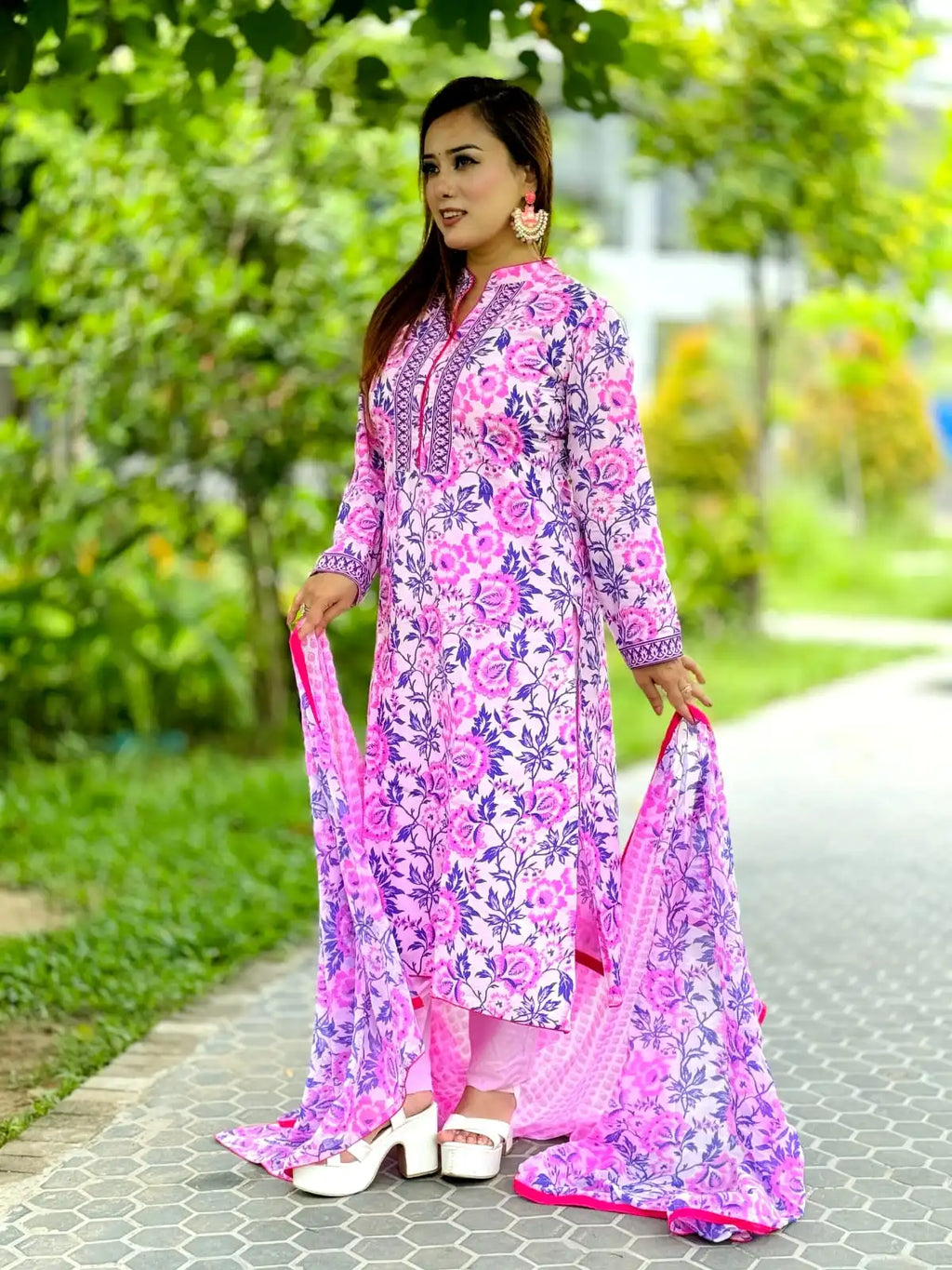 linen screen printed shalwar kameez set comes with printed chiffon dupatta