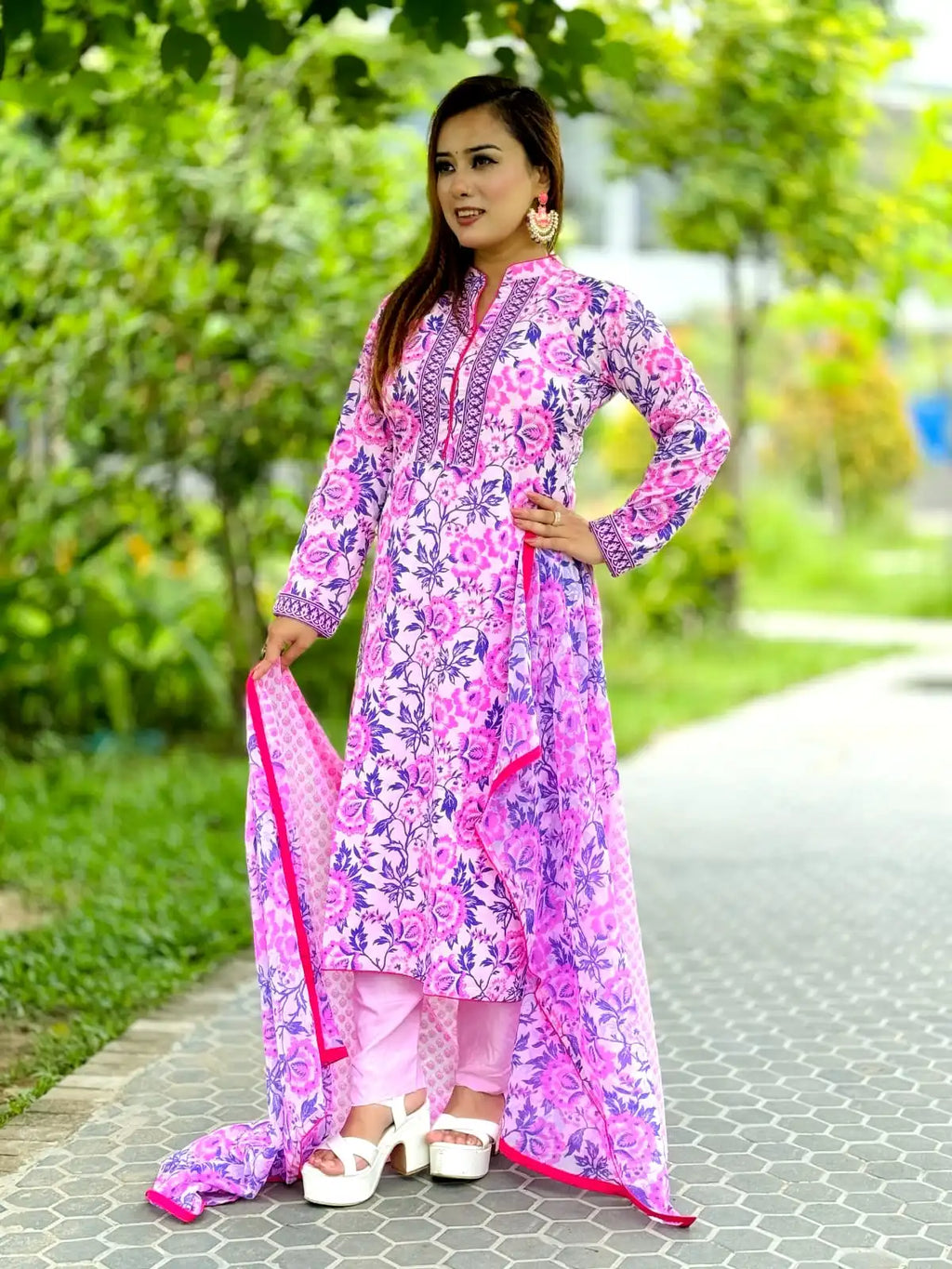 linen screen printed shalwar kameez set comes with printed chiffon dupatta