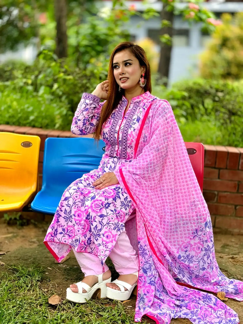 linen screen printed shalwar kameez set comes with printed chiffon dupatta